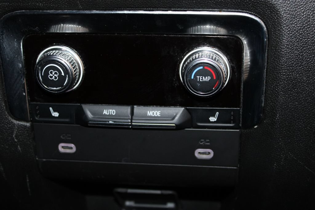 Used 2024 GMC Yukon Denali RWD image 37