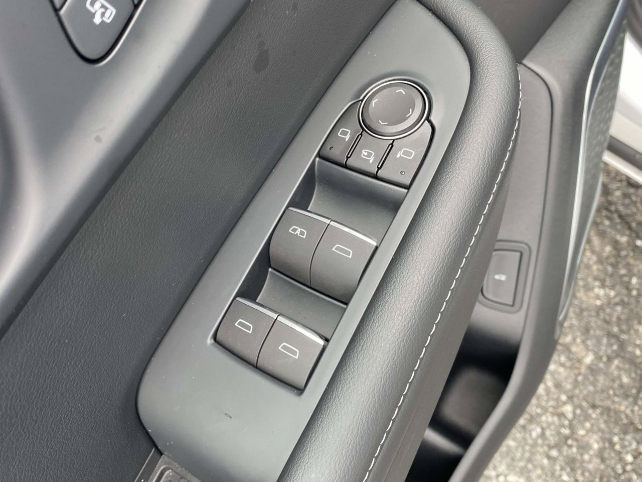 Used 2025 Buick Enclave Avenir w/ Super Cruise Package FWD image 18