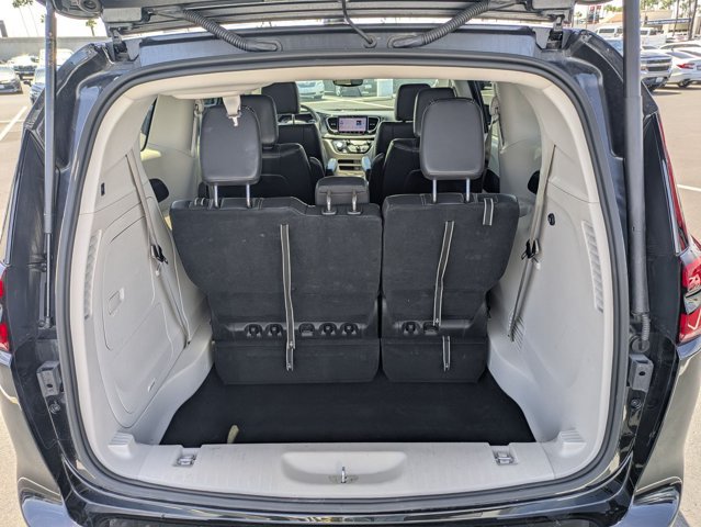 Used 2022 Chrysler Pacifica Touring-L FWD image 6