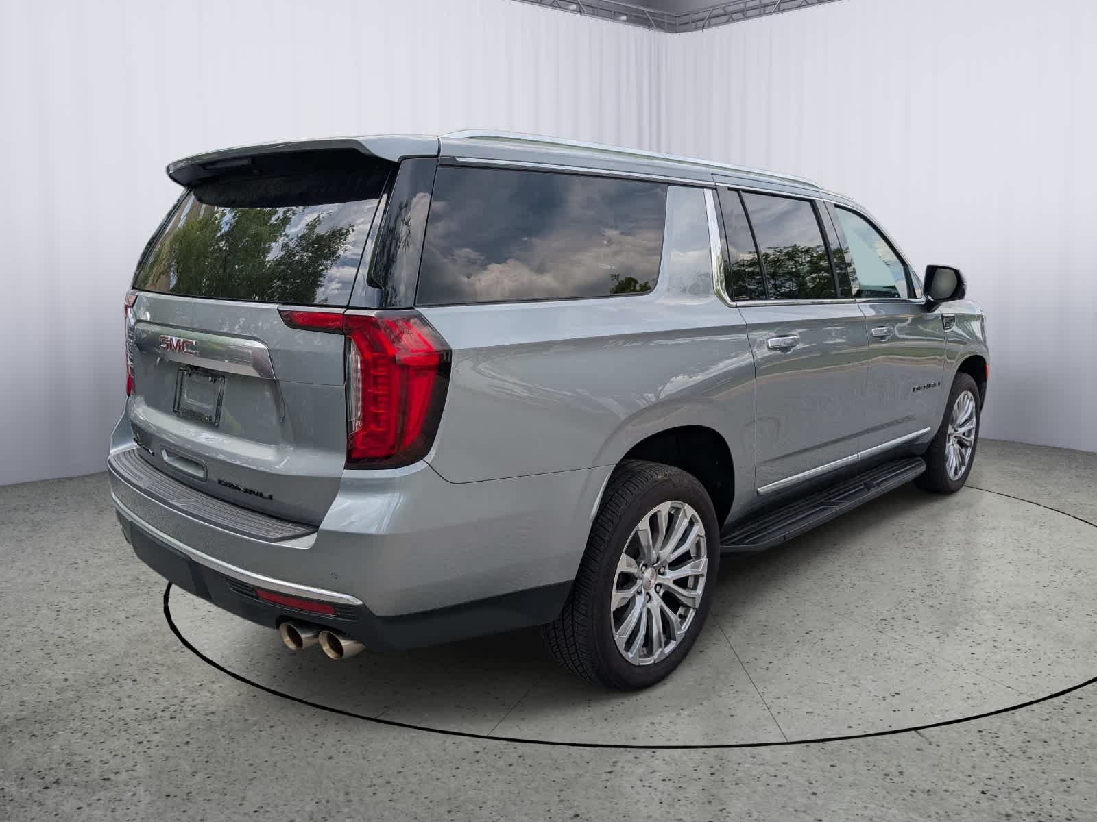 Certified 2024 GMC Yukon XL Denali AWD/4WD image 3