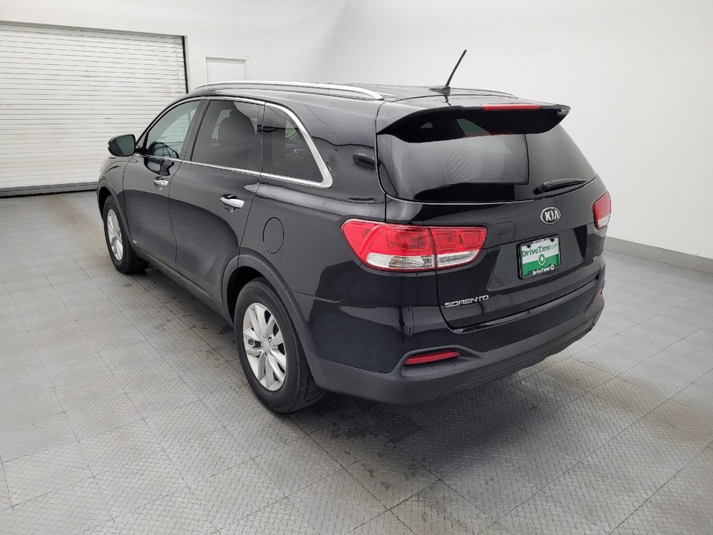 Used 2017 Kia Sorento LX image 5