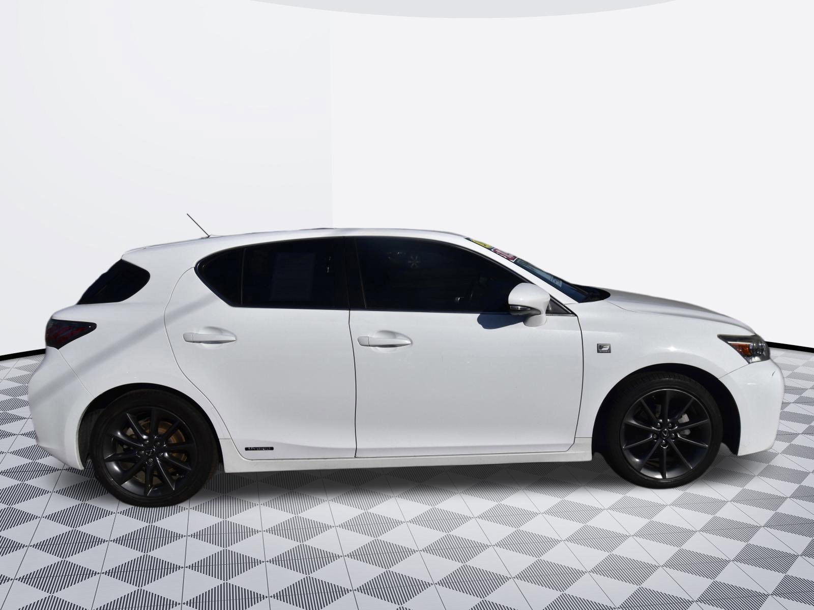 Used 2013 Lexus CT 200h w/ F Sport Pkg w/Nuluxe Trim FWD image 5