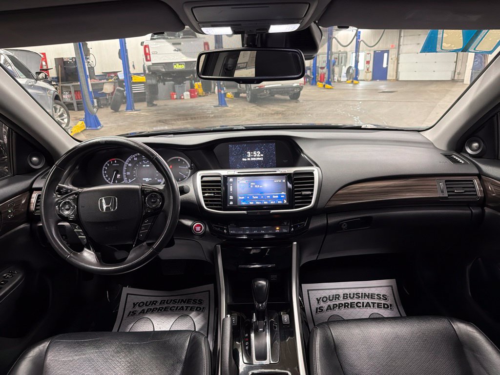 Used 2017 Honda Accord Touring image 15
