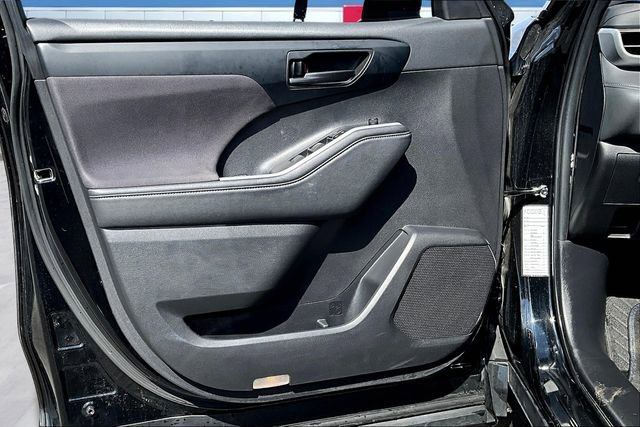 Used 2024 Toyota Highlander LE image 17