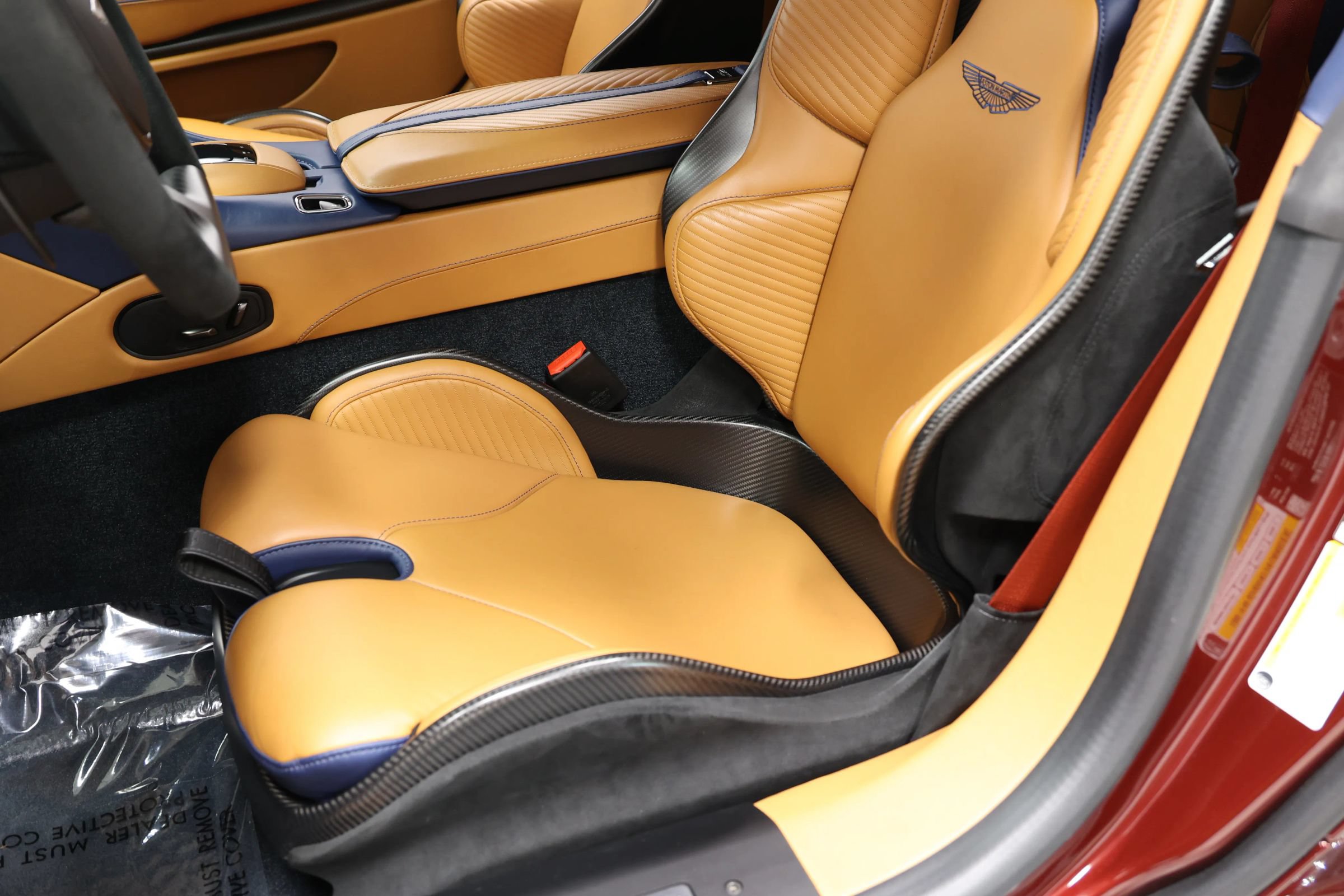 Used 2023 Aston Martin DBS Coupe RWD image 25