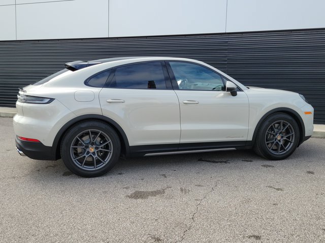 Certified 2025 Porsche Cayenne S AWD/4WD image 8