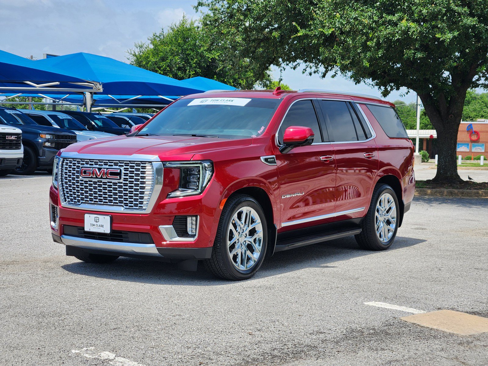Used 2024 GMC Yukon Denali w/ Advanced Technology Package AWD/4WD image 2