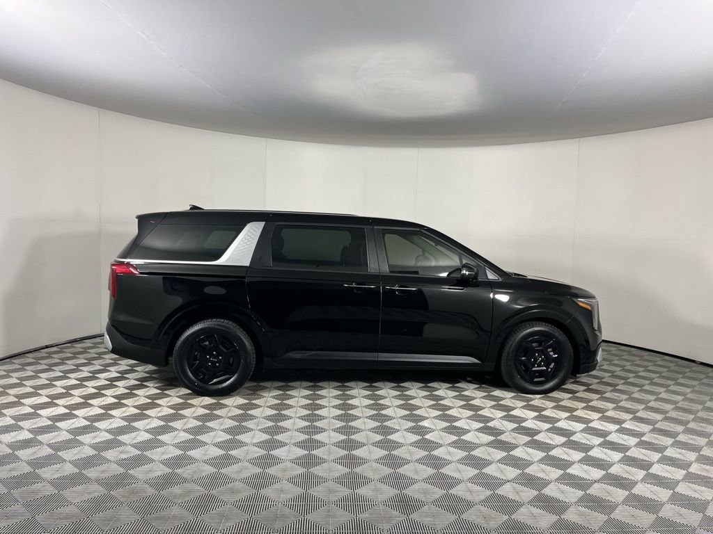 Used 2025 Kia Carnival image 3