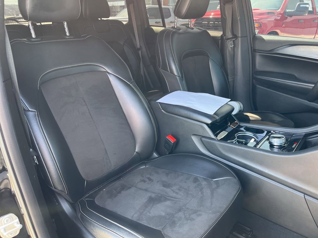 Used 2023 Jeep Grand Cherokee Altitude image 11