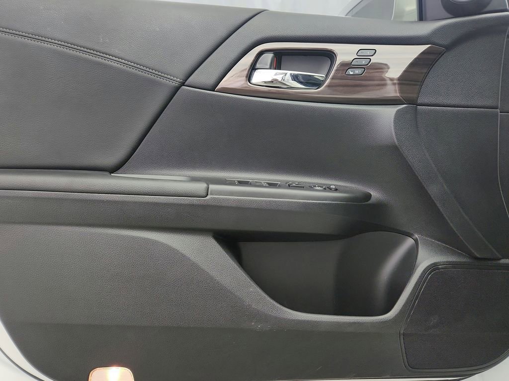 Used 2017 Honda Accord Touring image 20