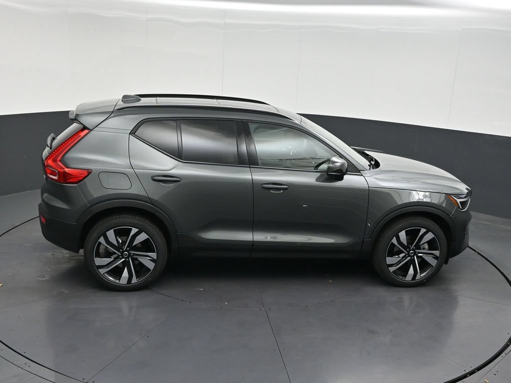 New 2026 Volvo XC40 B5 Plus AWD/4WD image 18