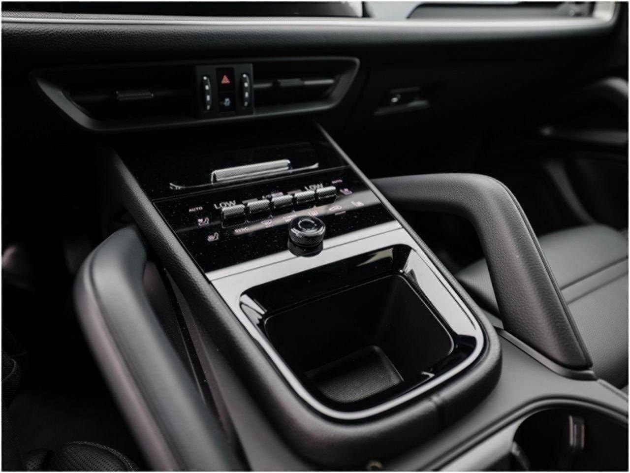 Certified 2025 Porsche Cayenne Coupe image 20