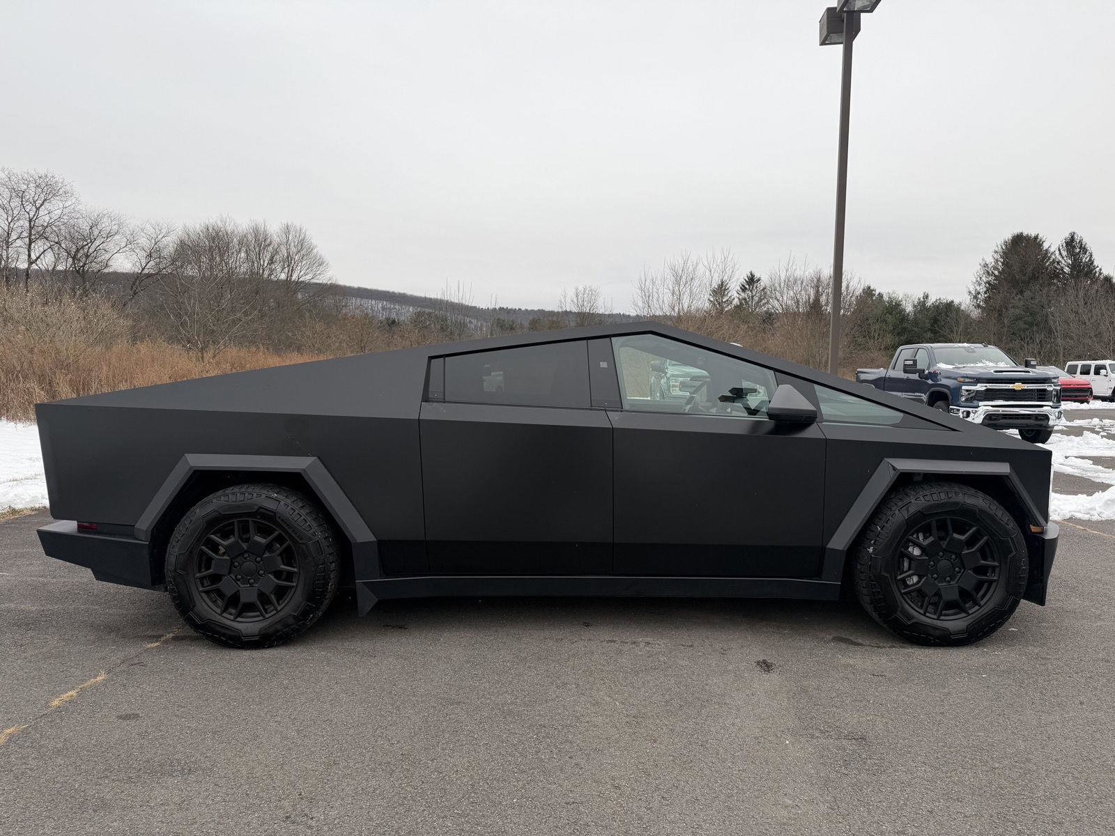 Used 2024 Tesla Cybertruck AWD Crew Cab image 9