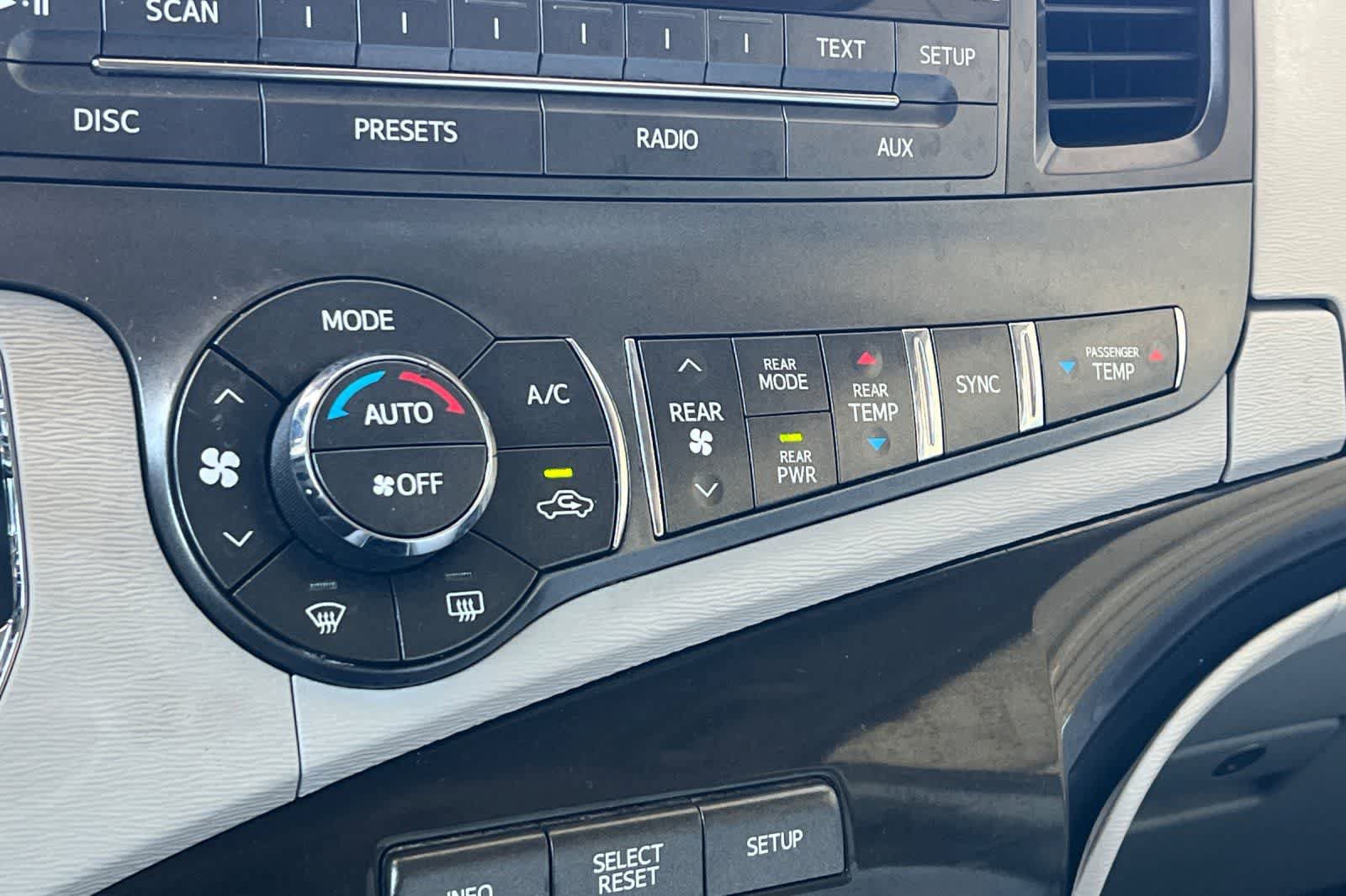 Used 2014 Toyota Sienna LE FWD image 22