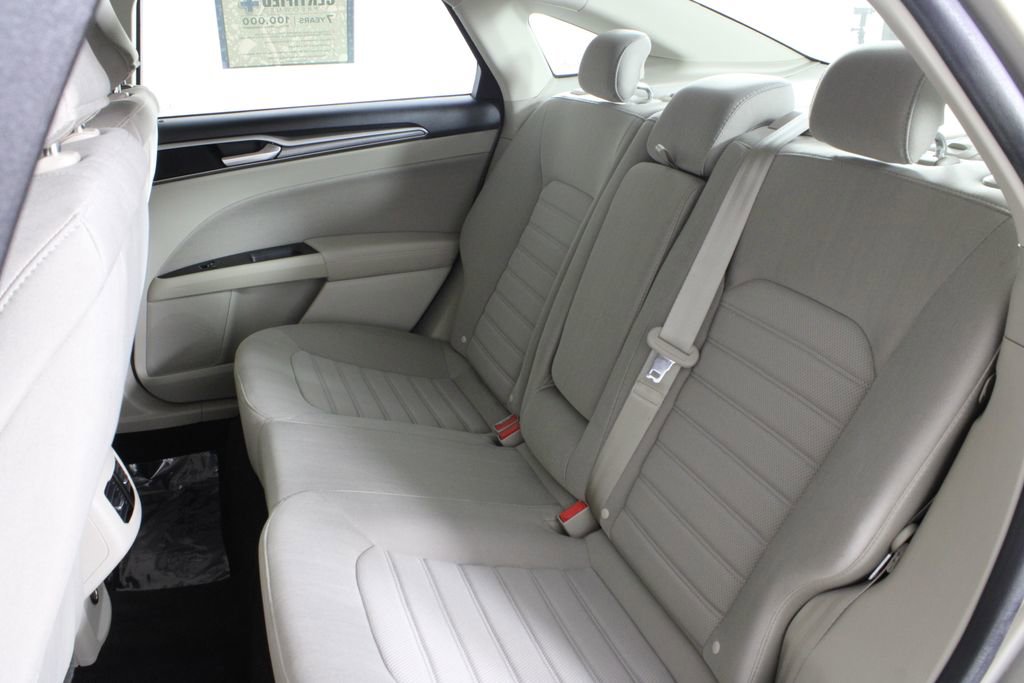 Used 2019 Ford Fusion SE image 18