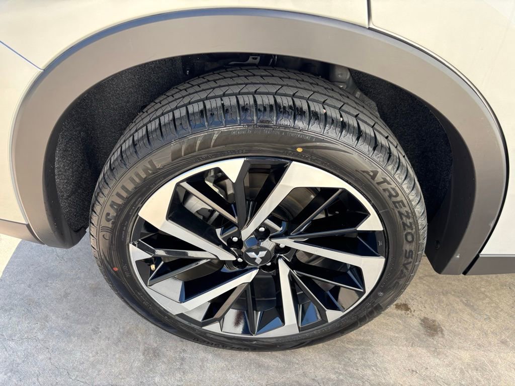 Used 2024 Mitsubishi Outlander SE image 13