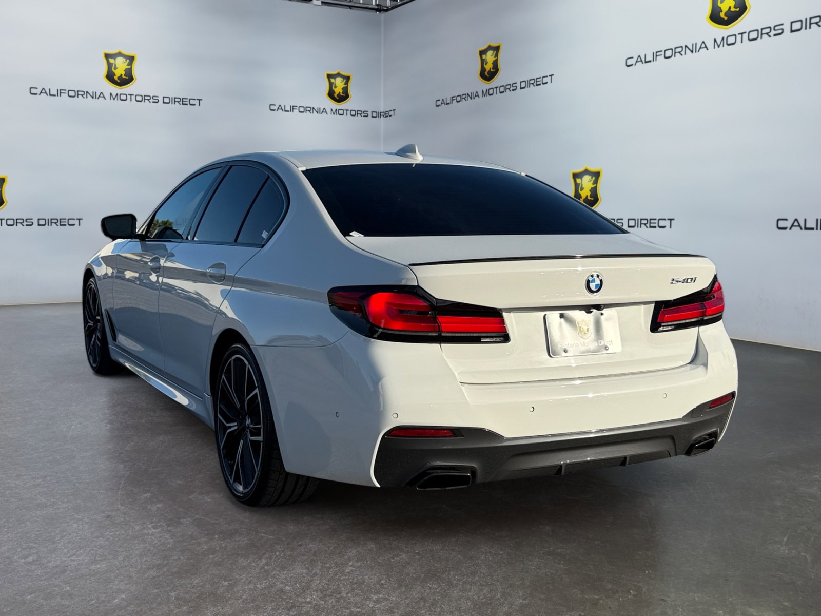 Used 2023 BMW 540i w/ M Sport Package image 3