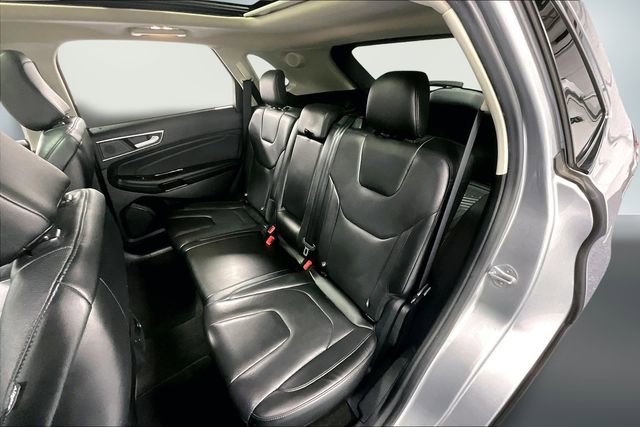 Used 2020 Ford Edge Titanium w/ Equipment Group 301A image 23