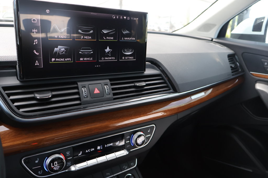 Used 2021 Audi Q5 e Premium Plus w/ Premium Plus Package AWD/4WD image 30