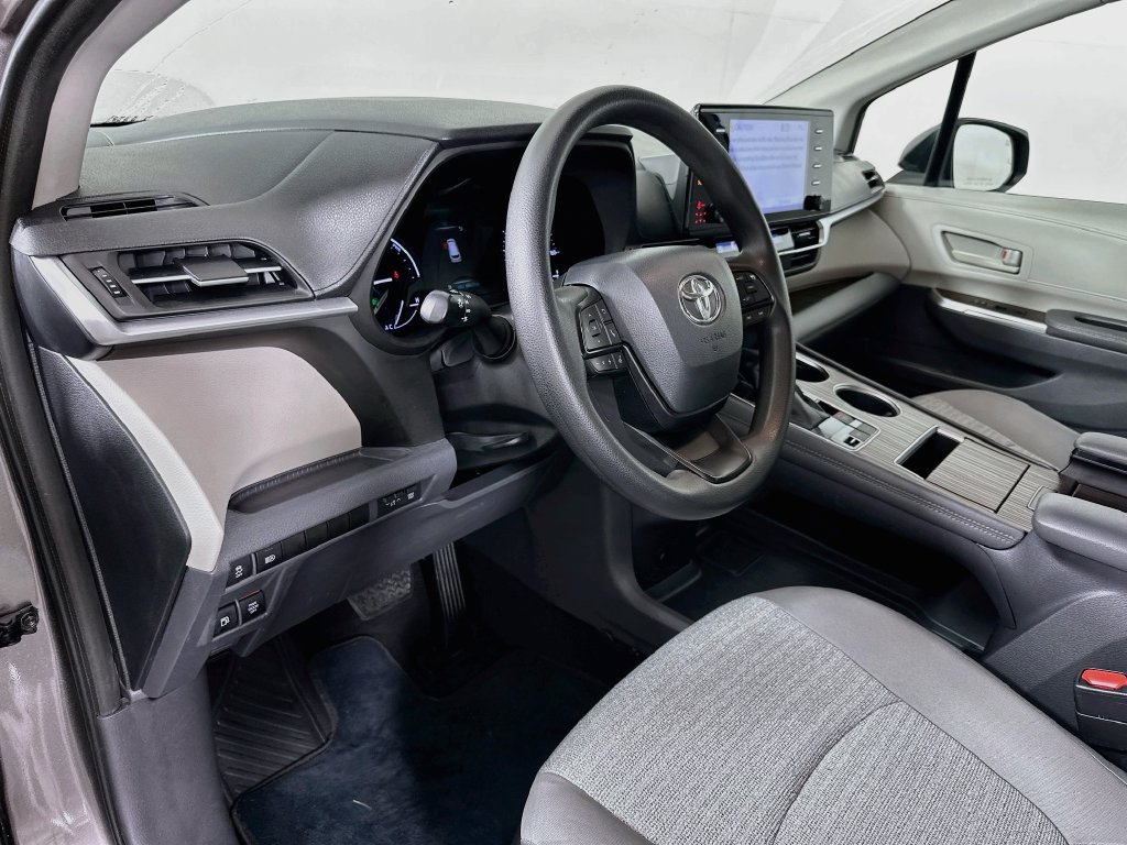 Certified 2022 Toyota Sienna LE FWD image 9