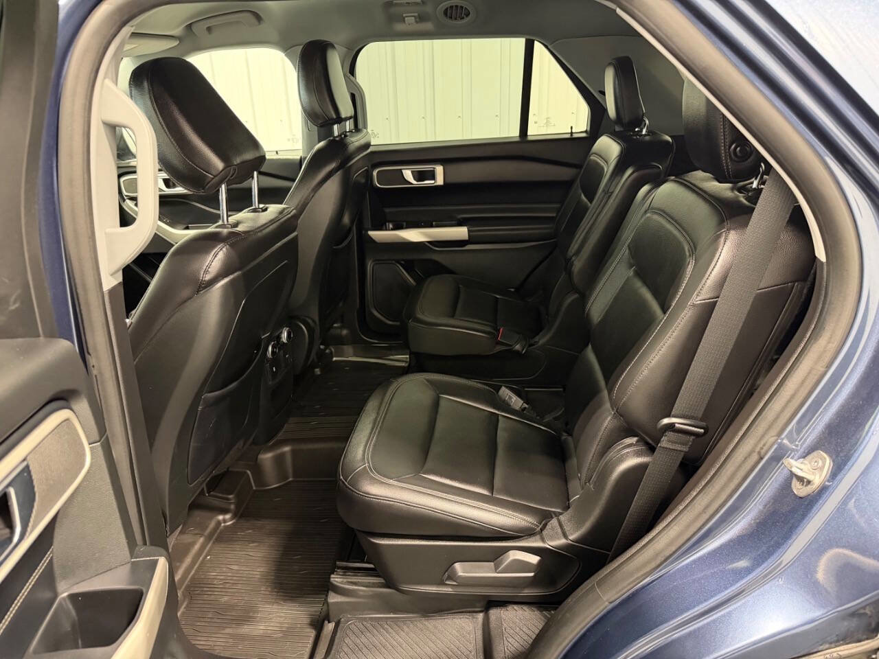 Used 2020 Ford Explorer XLT w/ Equipment Group 202A AWD/4WD image 9