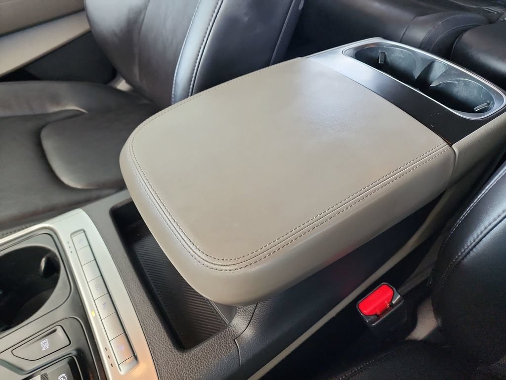 Used 2025 Kia Carnival FWD image 30