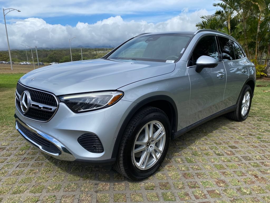 Used 2025 Mercedes-Benz GLC 300 image 3