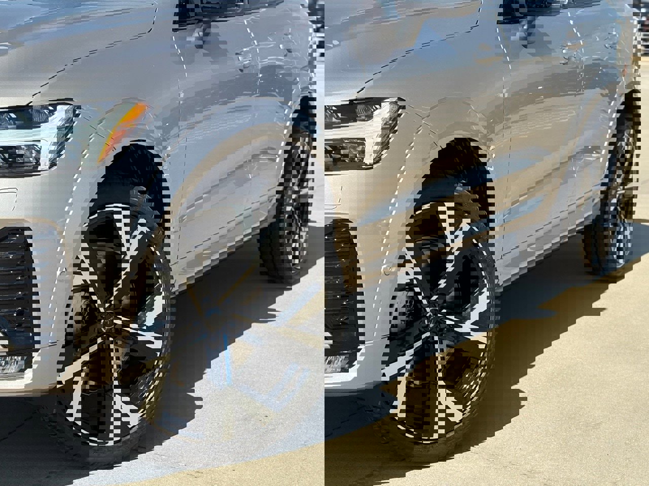 New 2026 Volvo XC60 B5 Ultra w/ Protection Package Premier image 8