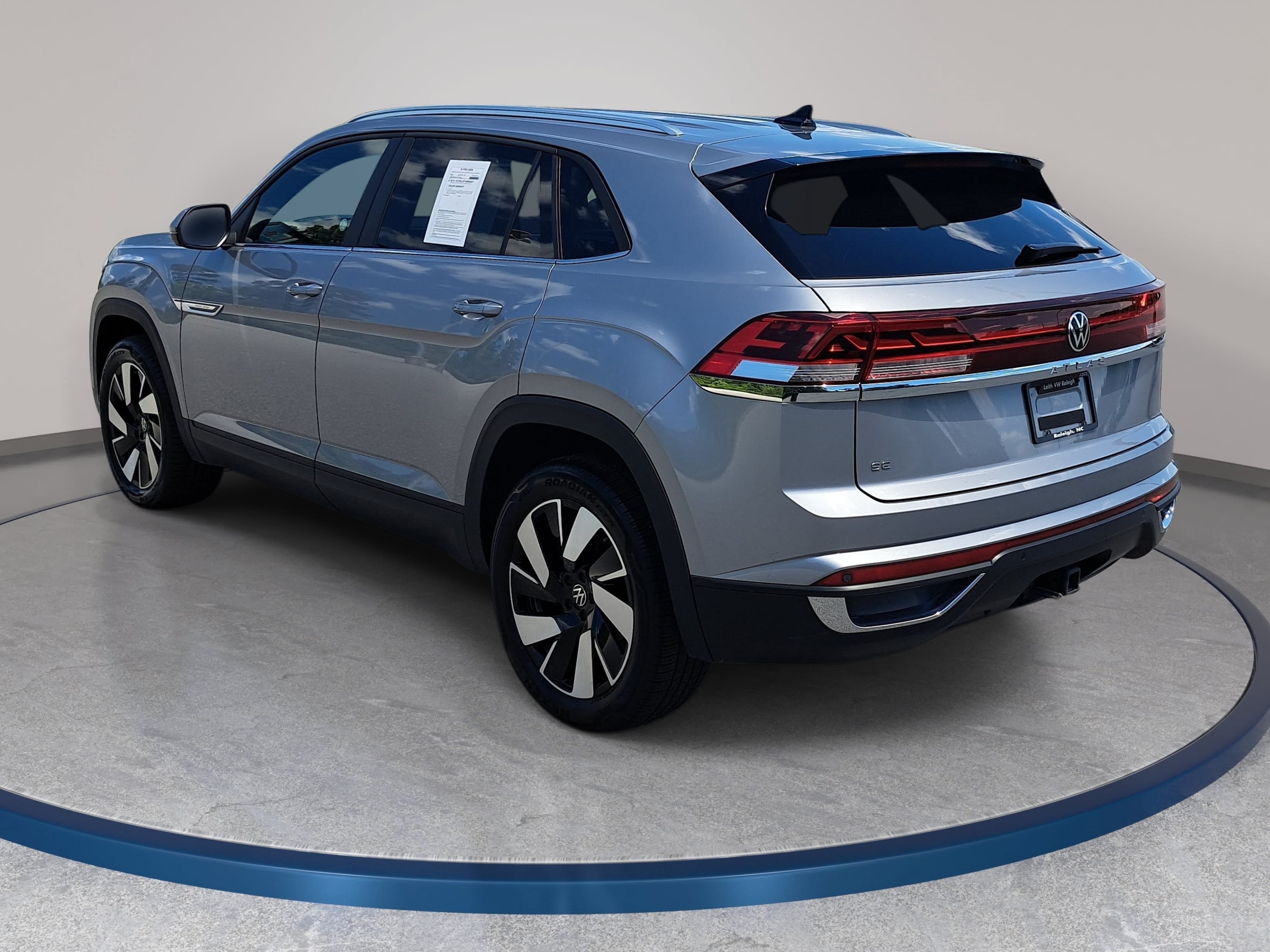 Used 2025 Volkswagen Atlas Cross Sport SE FWD image 7