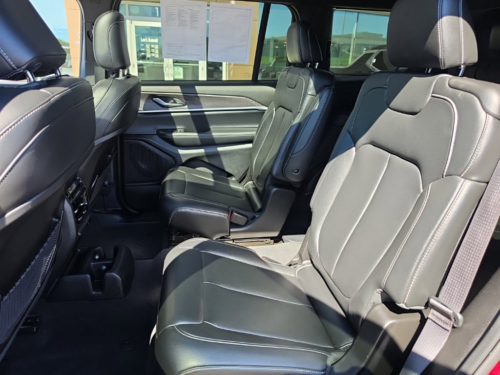 Used 2024 Jeep Grand Cherokee L Limited w/ Trailer Tow Package AWD/4WD image 34