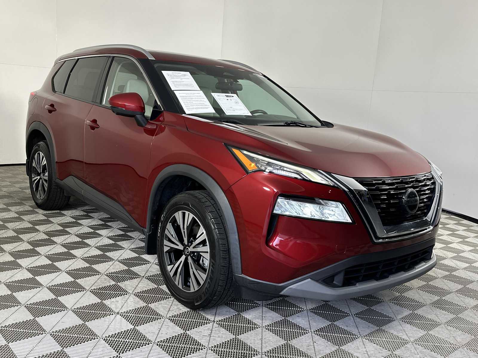 Used 2021 Nissan Rogue SV w/ Premium Package FWD image 1