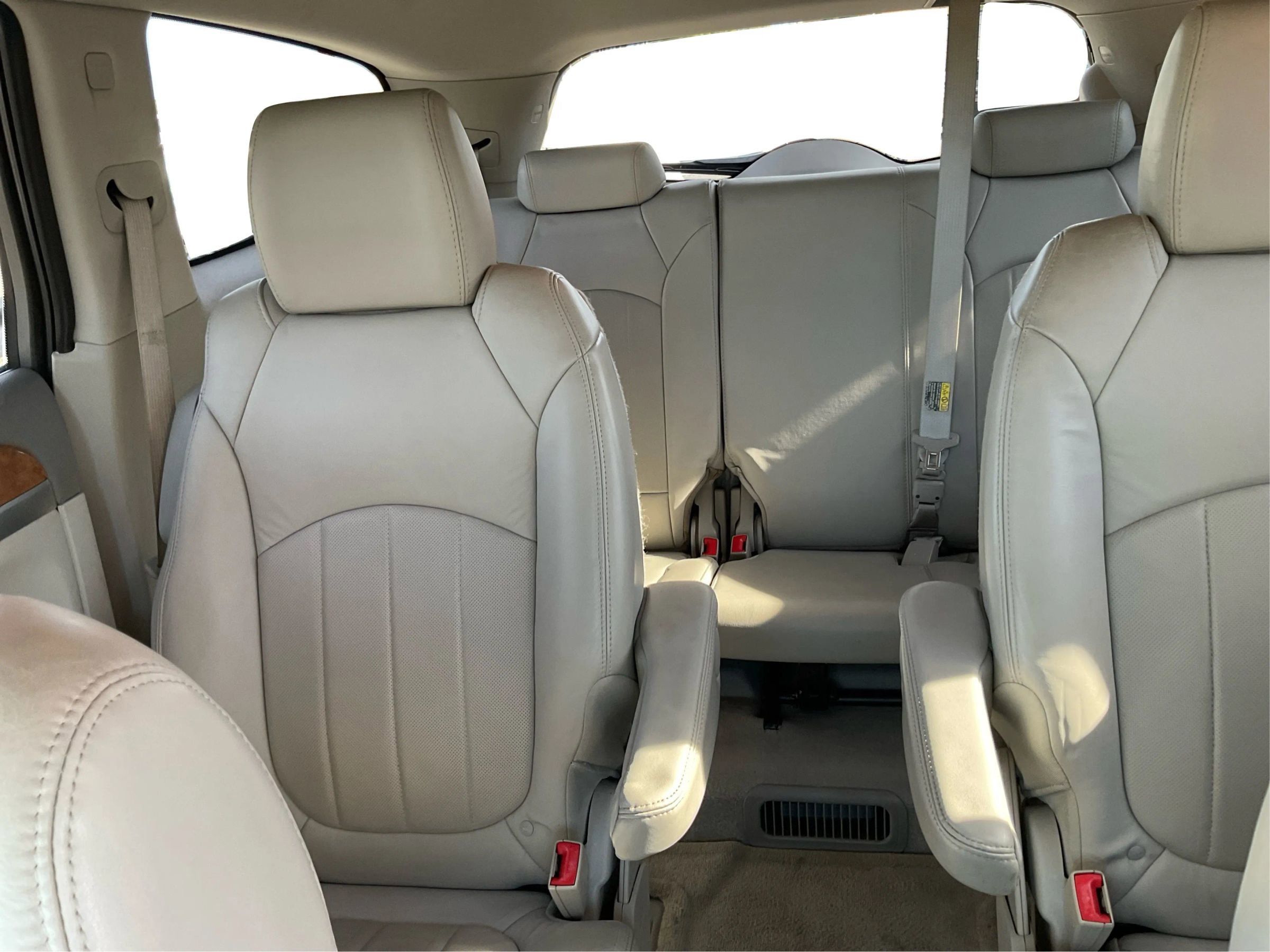 Used 2011 Buick Enclave CXL image 14