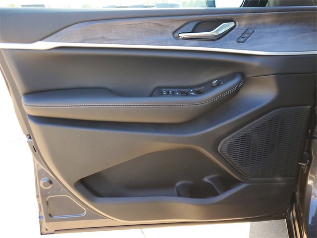 New 2025 Jeep Grand Cherokee L Limited image 19