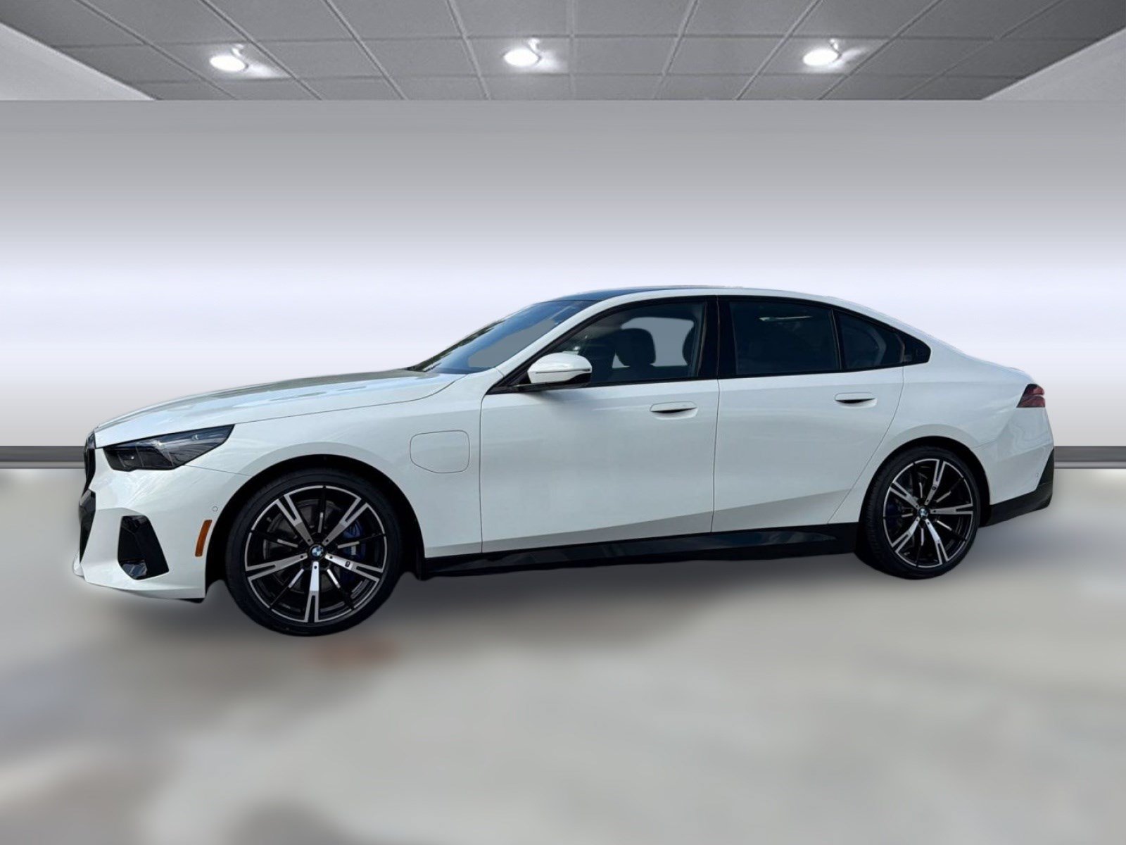 New 2027 BMW 550e xDrive w/ Executive Package AWD/4WD image 2