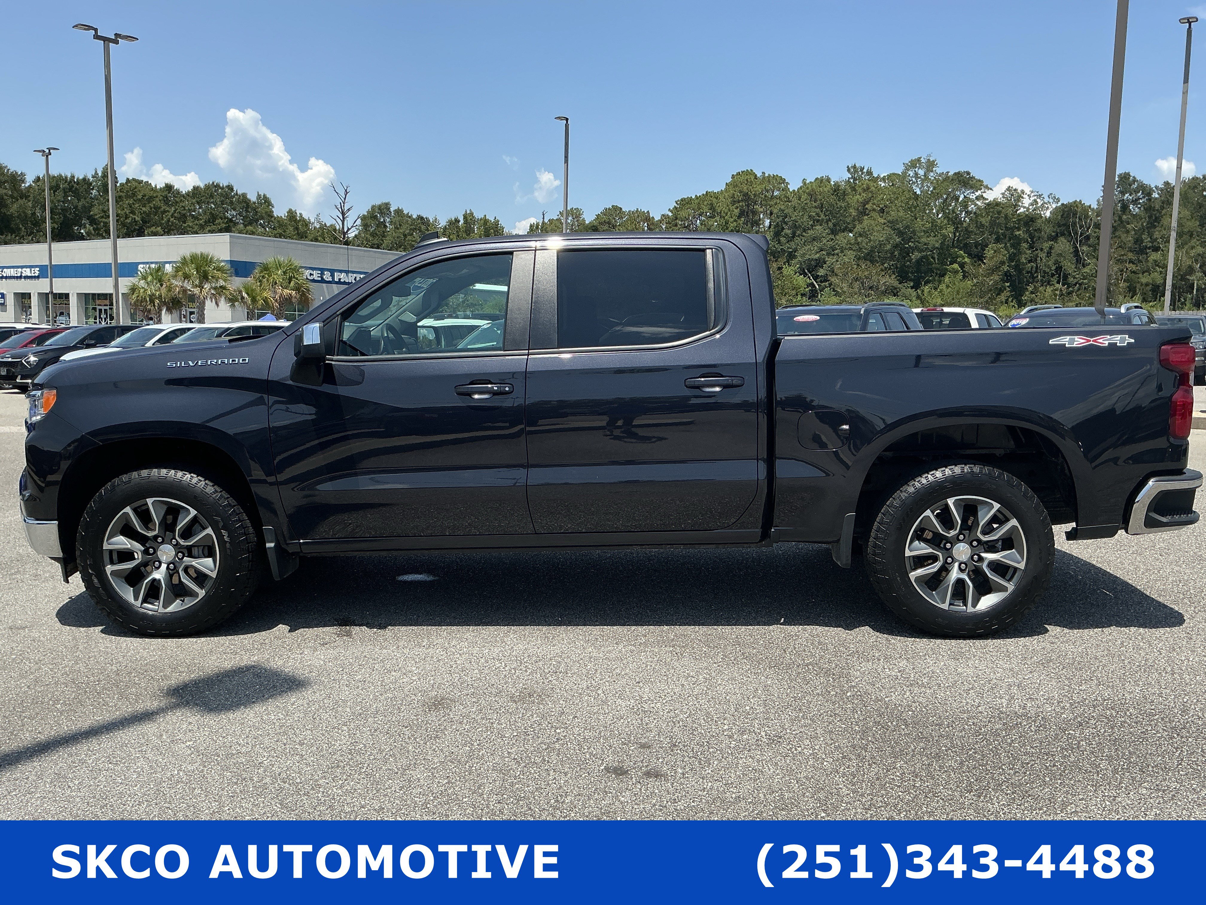 Used 2023 Chevrolet Silverado 1500 LT AWD/4WD image 2