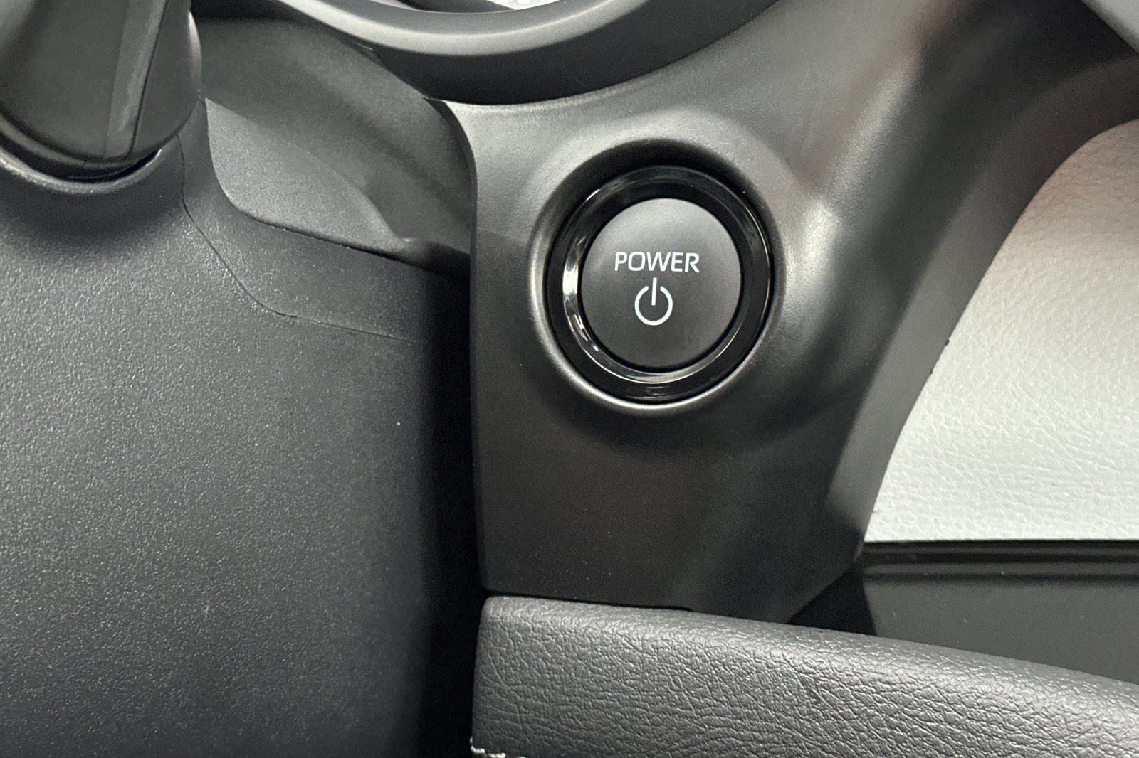 Used 2025 Toyota Sienna LE w/ LE Plus Package image 23