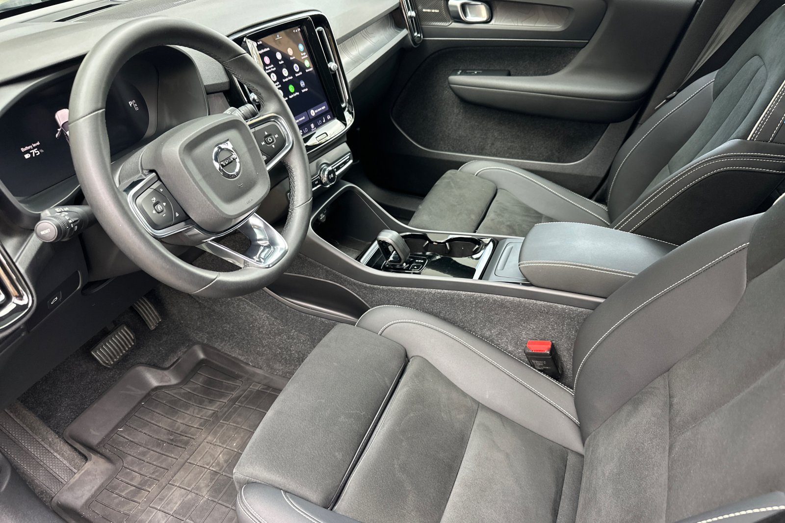 Used 2024 Volvo XC40 Recharge Ultimate w/ Protection Package Premier AWD/4WD image 10