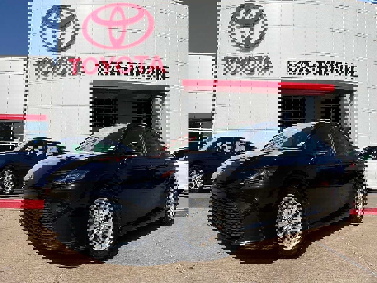 Used 2025 Toyota Camry LE image 2