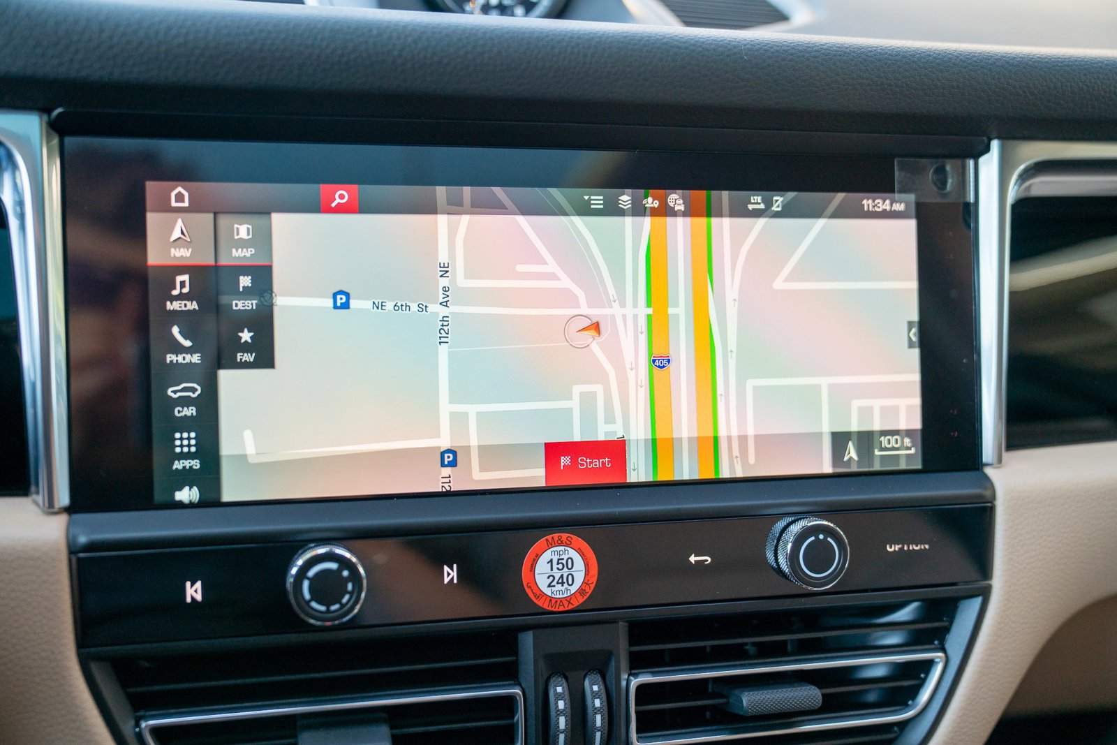 Certified 2025 Porsche Macan image 16