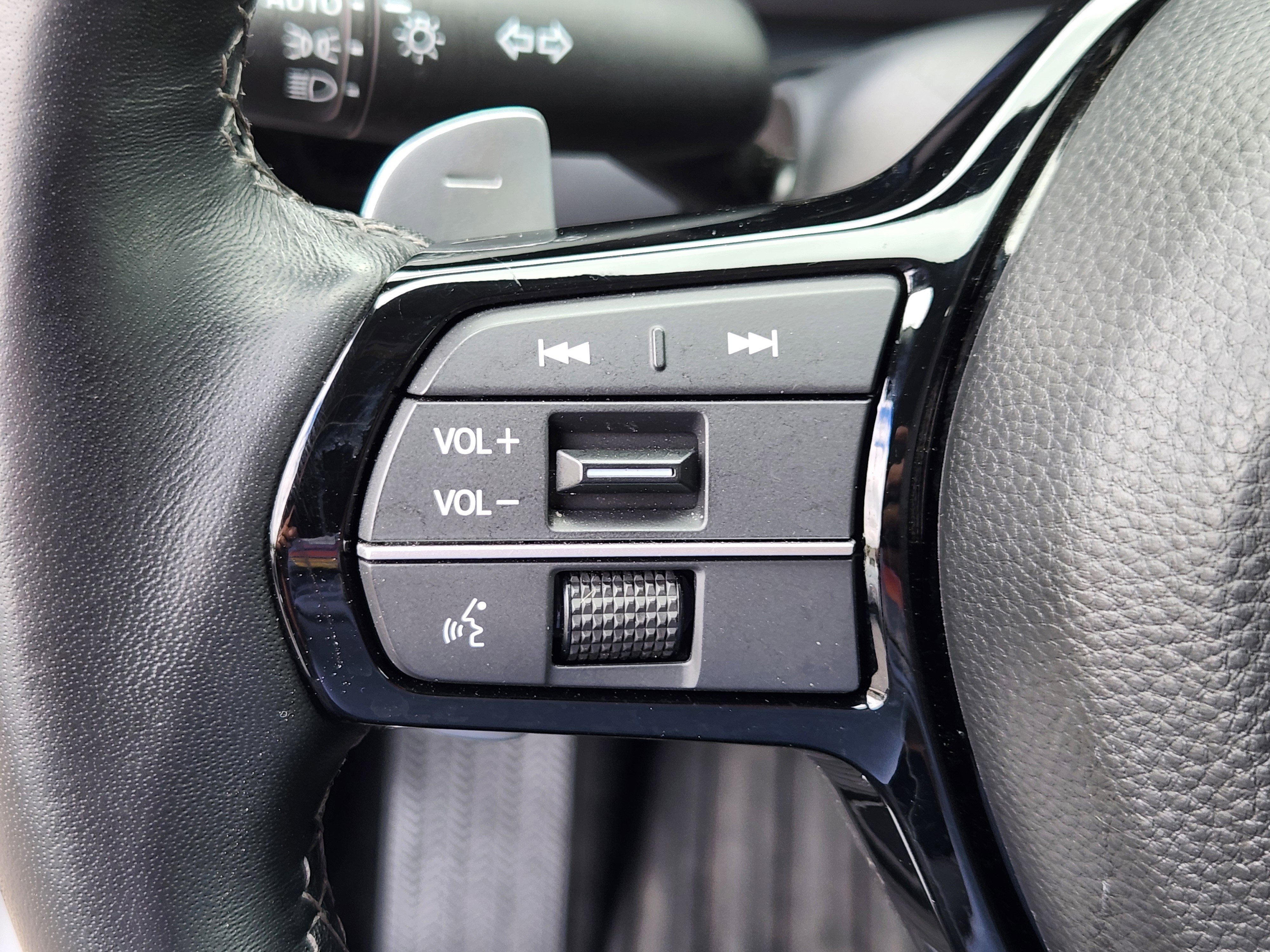 Certified 2025 Acura ADX AWD image 23