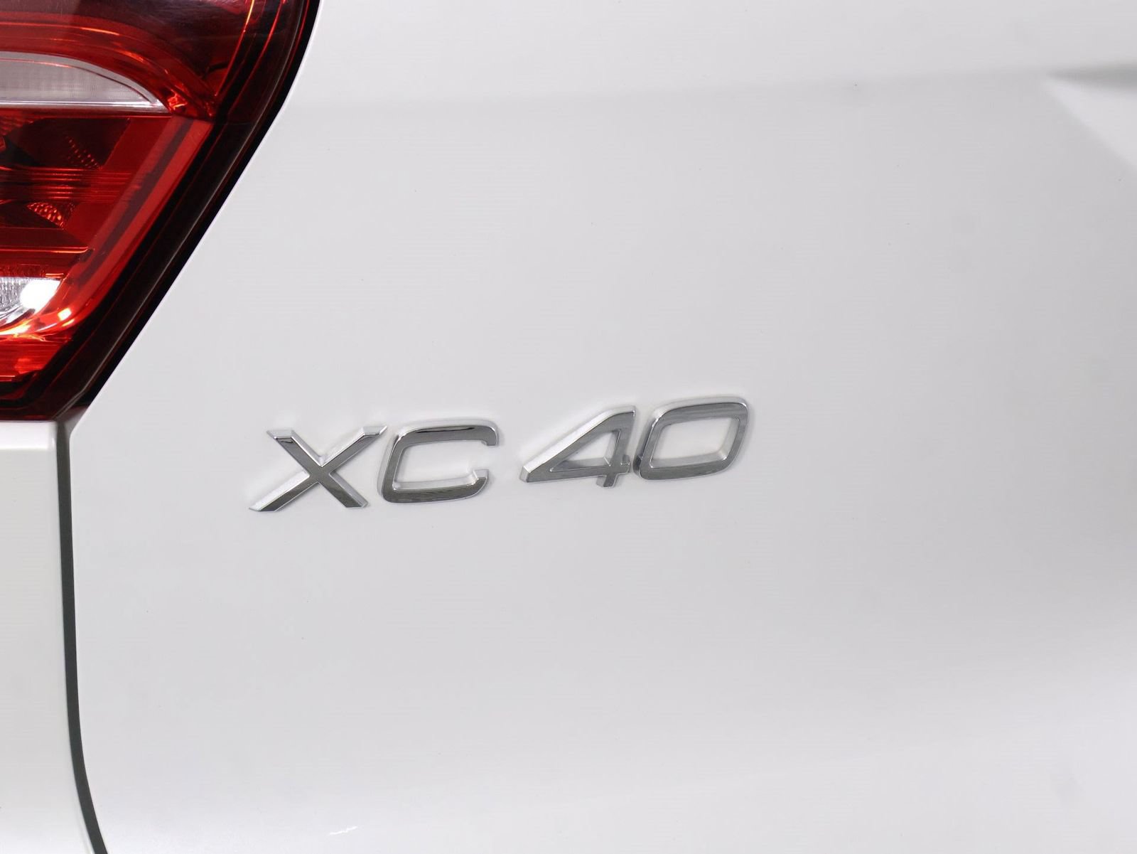 Used 2023 Volvo XC40 Recharge Core AWD/4WD image 19