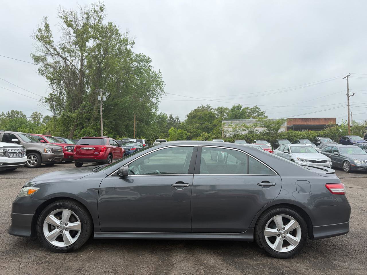 Used 2010 Toyota Camry SE FWD image 8