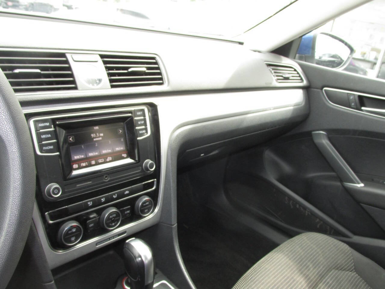 Used 2016 Volkswagen Passat 1.8T S FWD image 46