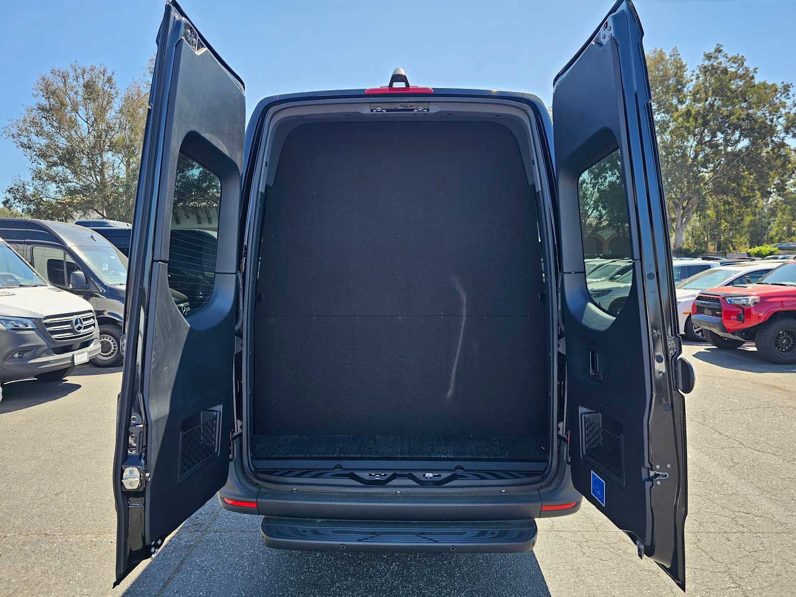 Used 2024 Mercedes-Benz Sprinter 3500 image 19