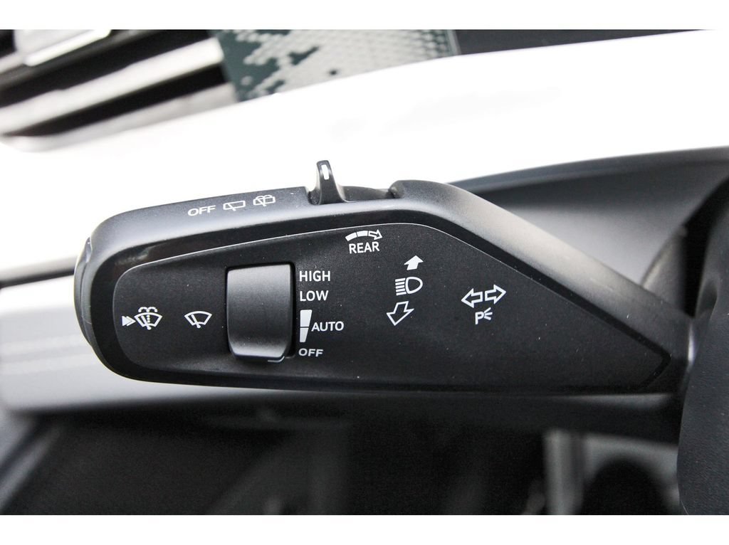 Used 2025 Volkswagen Tiguan SE R-Line AWD/4WD image 15