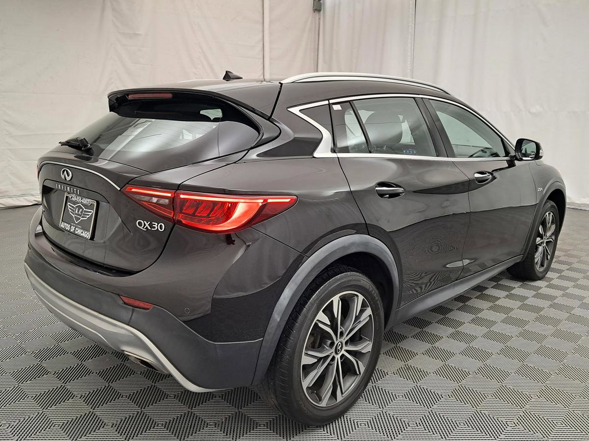 Used 2018 INFINITI QX30 AWD image 4