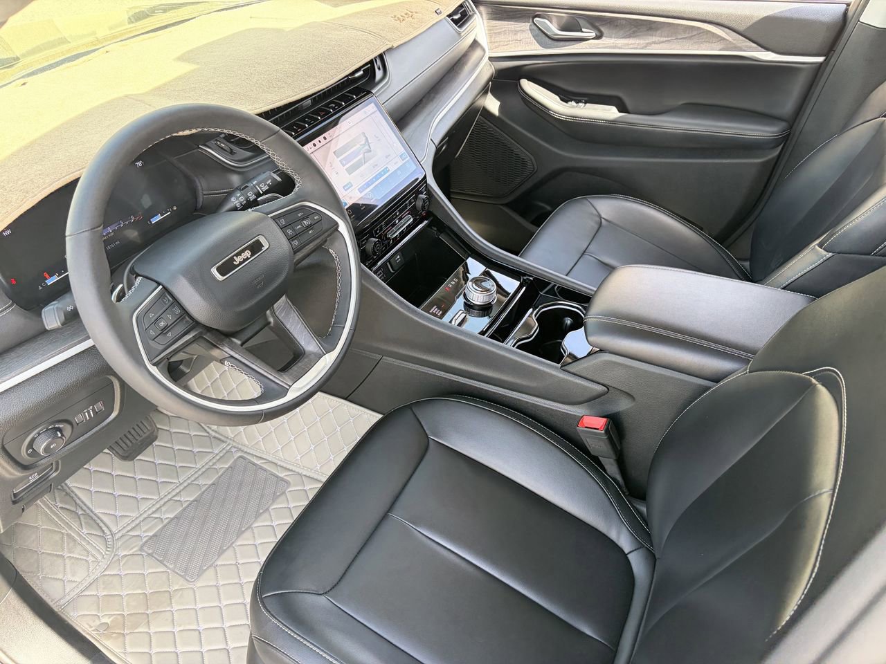 Used 2023 Jeep Grand Cherokee Limited AWD/4WD image 18