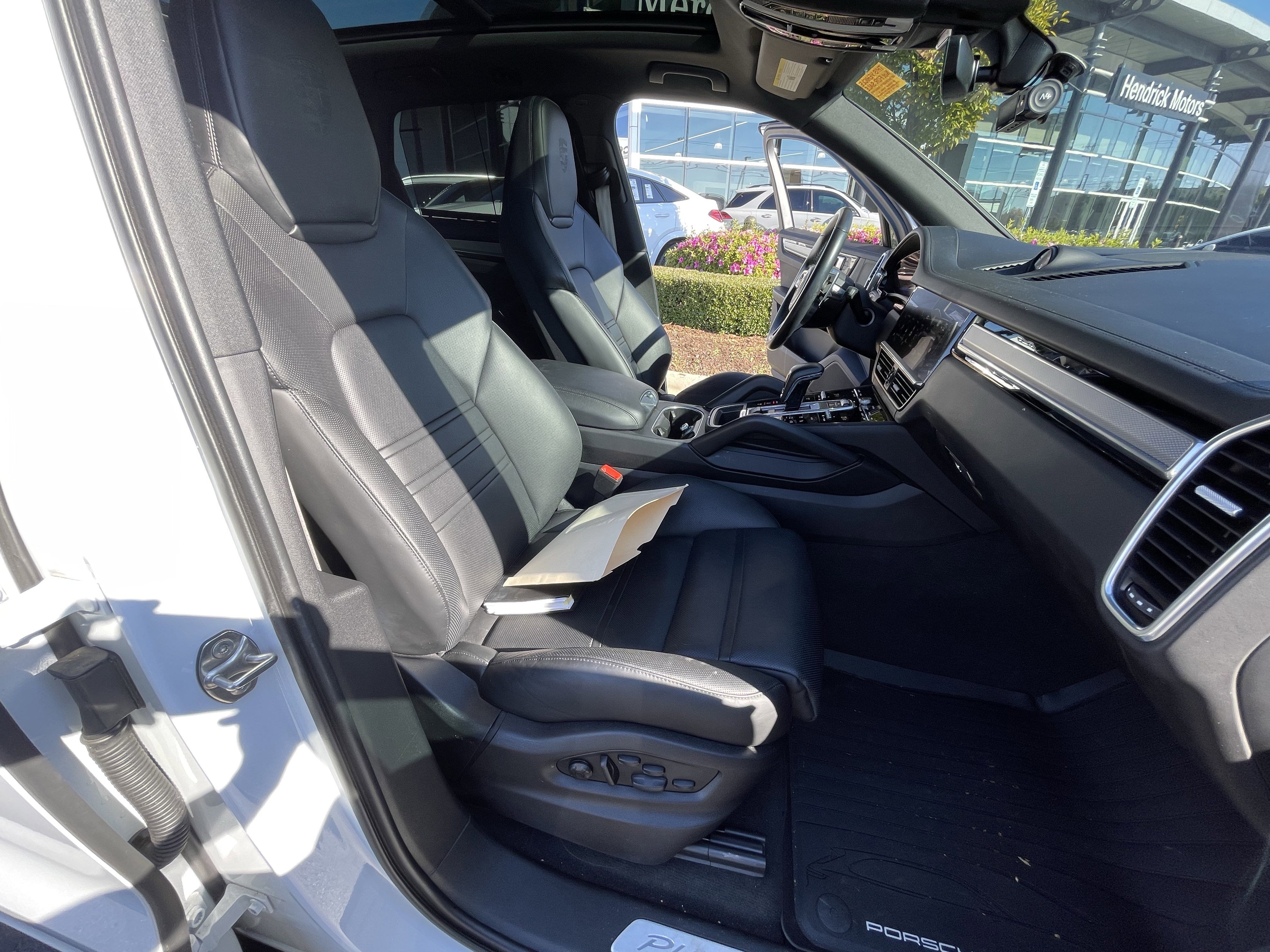 Used 2023 Porsche Cayenne S image 35