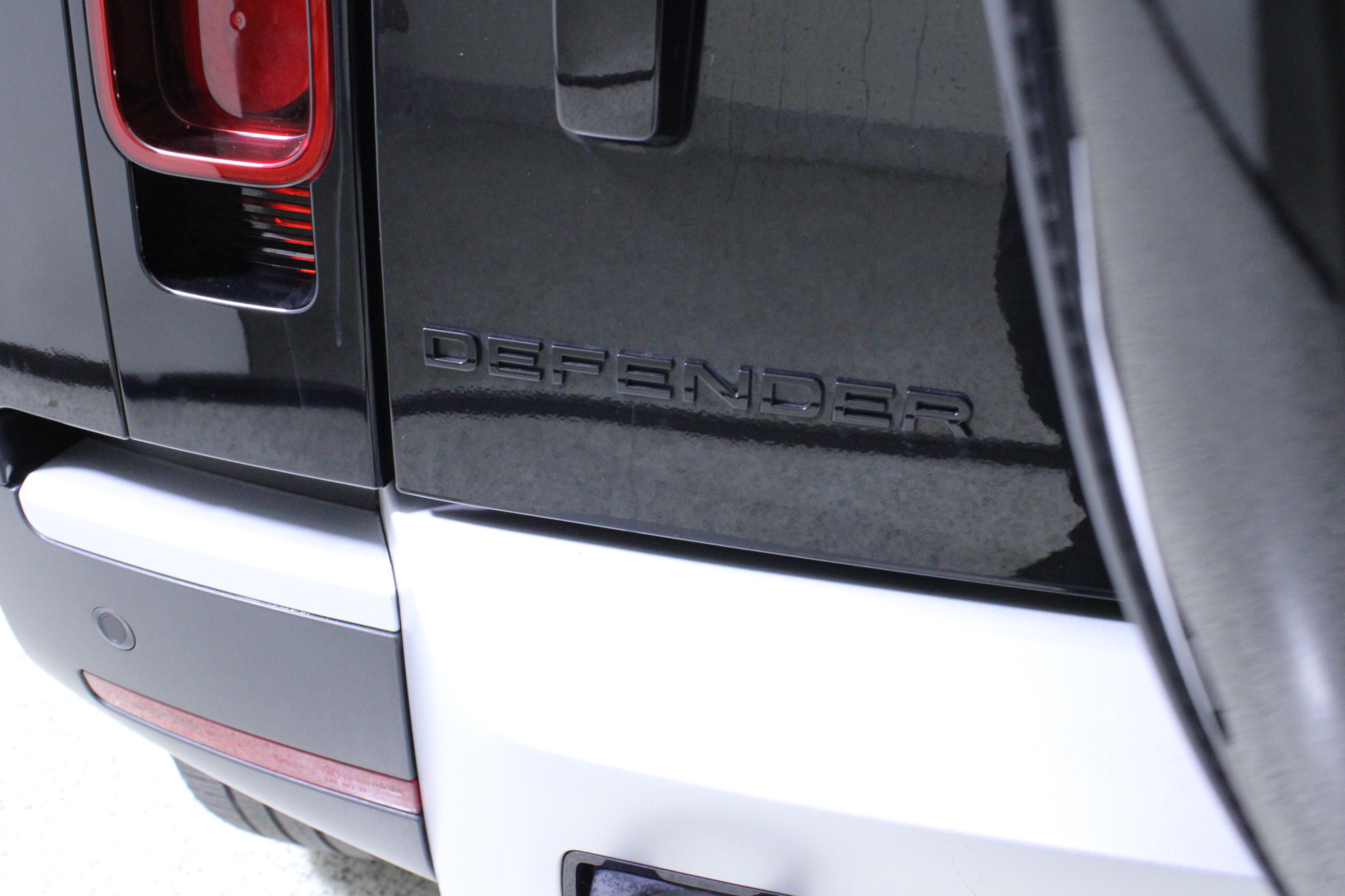 Used 2024 Land Rover Defender 110 S image 9