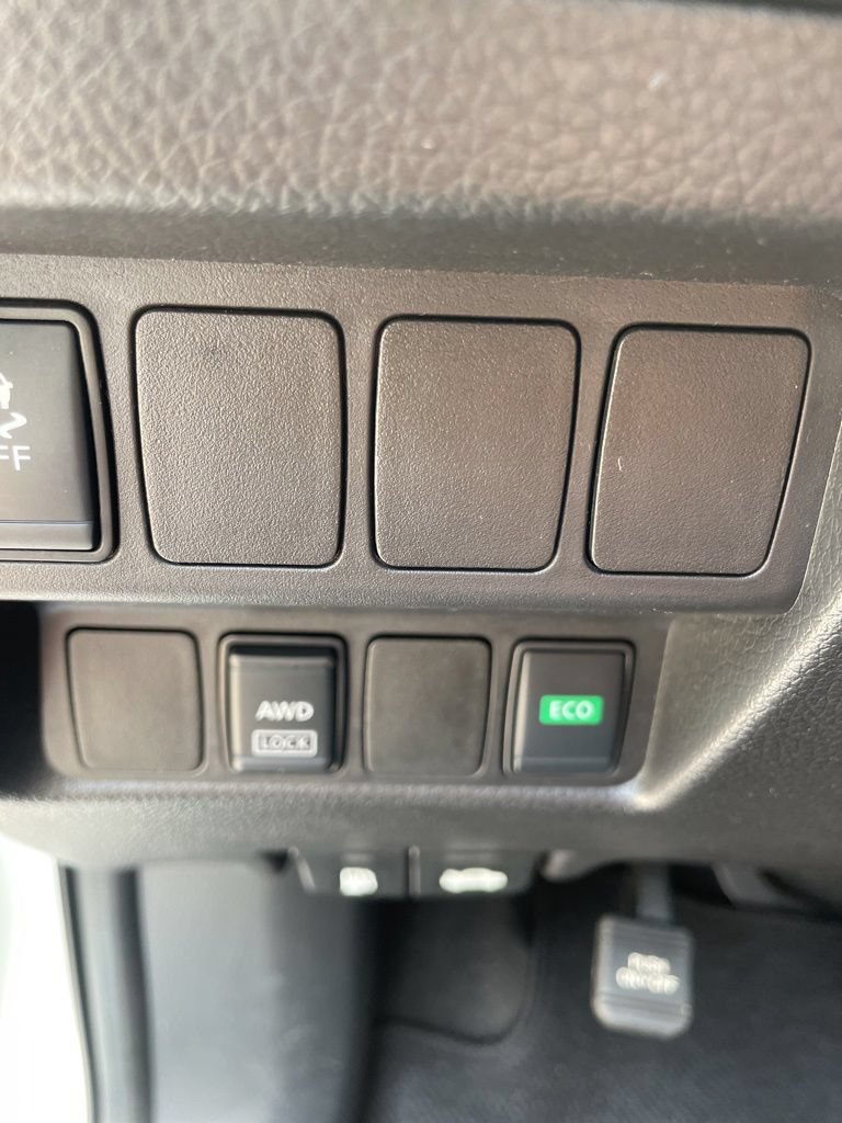 Used 2019 Nissan Rogue Sport S AWD/4WD image 17